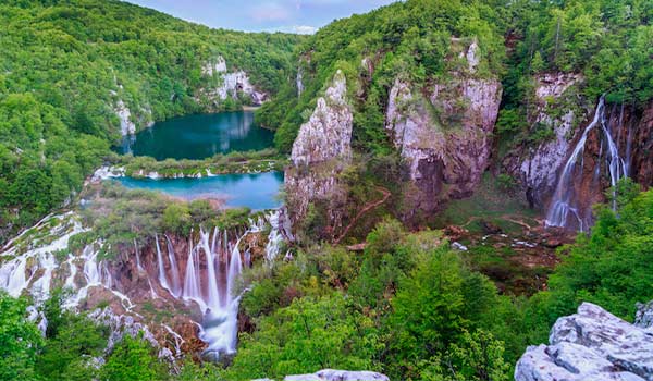 Day trip to Plitvice Lakes by Split Transfers
