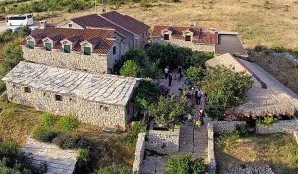 Day trip to Rocca restaurant by Split Transfers